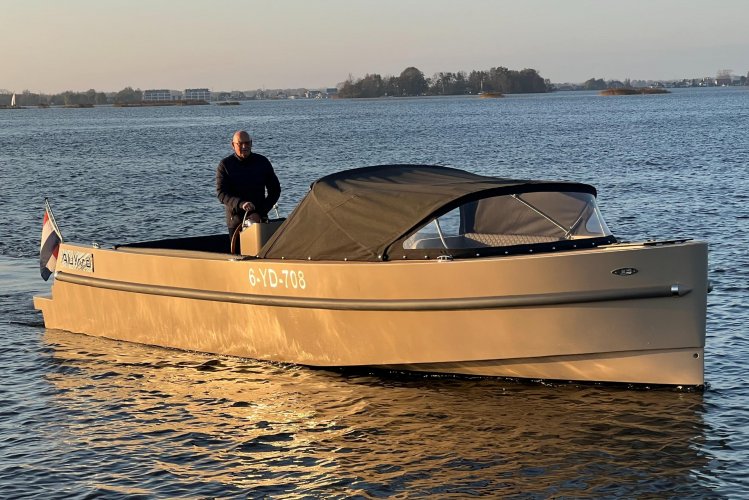 VanVossen 850 Tender hoofdfoto: 1