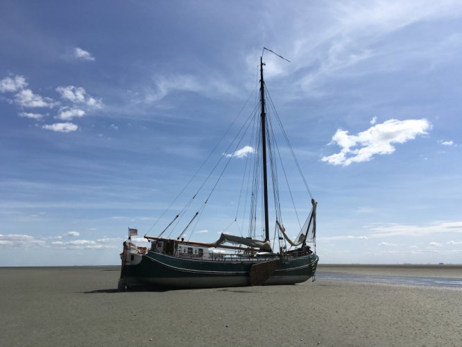 Tjalk Groninger chartertjalk/woonschip