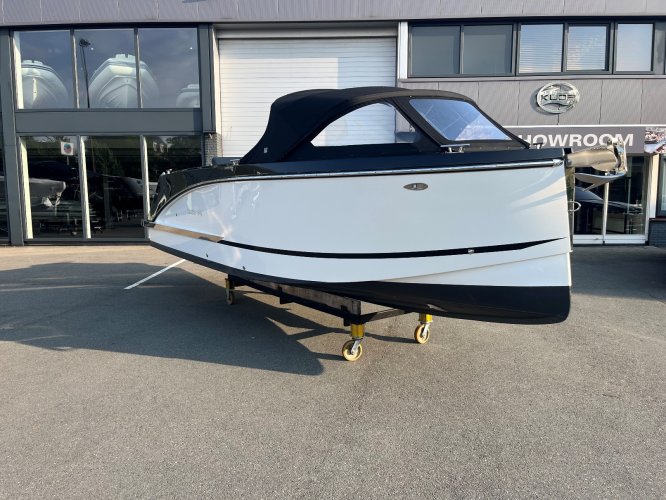 Maxima Boats 640 Tender met Honda 150 pk in uniek zwart-wit DEMO-AANBIEDING!