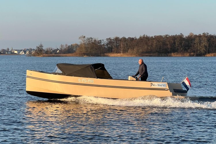 VanVossen 850 Tender