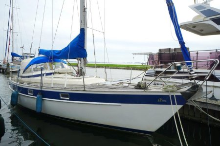 Hallberg Rassy352