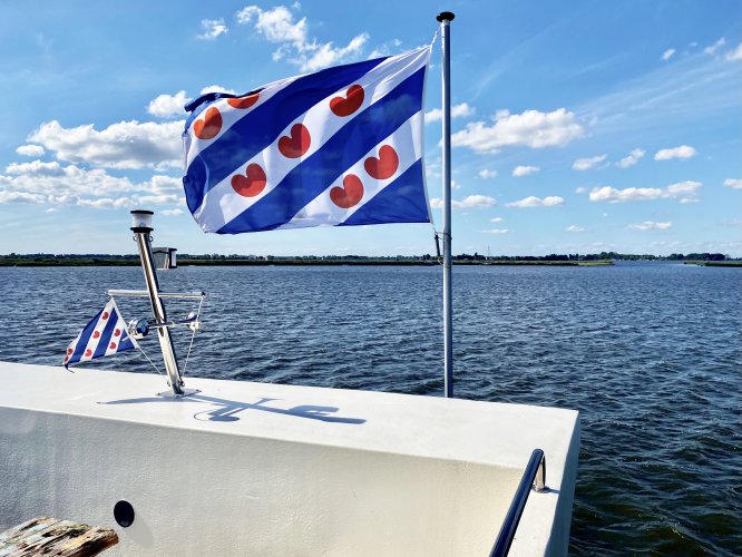 HOMESHIP VaarLoft Volledig Elektrische Houseboat