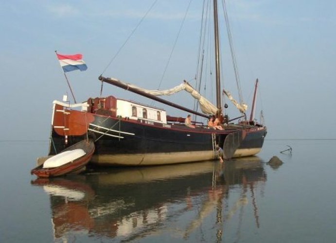 Klipperaak met vaste ligplaats Almere Woonboot