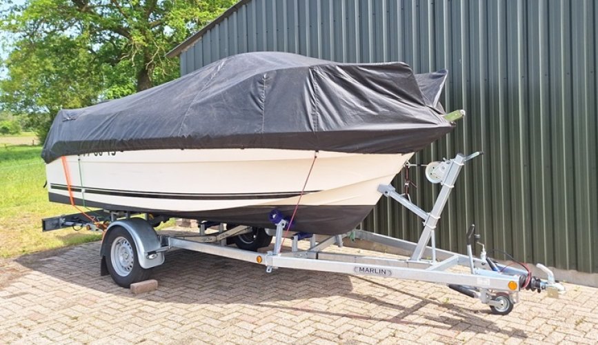 Quicksilver 470 Activ Cabin