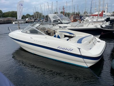 Bayliner212 Capri Cuddy