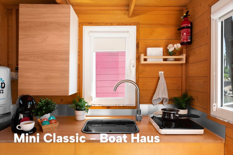 Boat Haus Mediterranean 6x3 Classic Houseboat