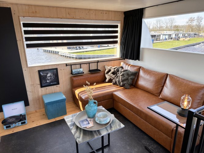 HOMESHIP VaarLoft Volledig Elektrische Houseboat foto: 23