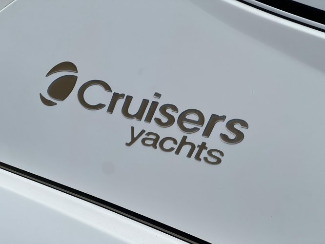 Cruisers Yachts 3075 Express foto: 40