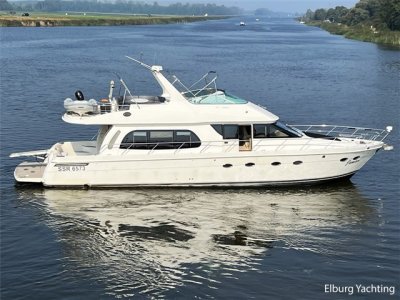 Carver 560 Voyager