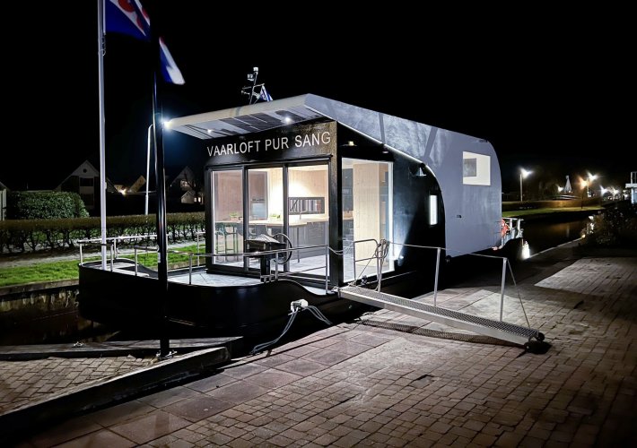 HOMESHIP VaarLoft Volledig Elektrische Houseboat hoofdfoto: 1