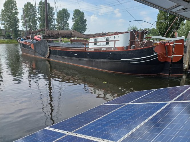 Klipperaak met vaste ligplaats Almere Woonboot