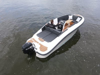 Corsiva 605 Tender incl. Suzuki 50pk demo