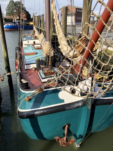 Tjalk Groninger chartertjalk/woonschip