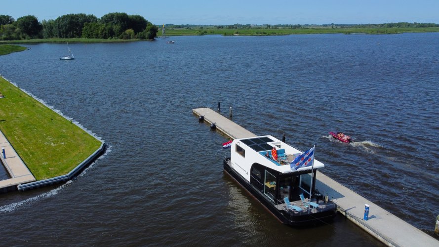 HOMESHIP VaarLoft Volledig Elektrische Houseboat foto: 6