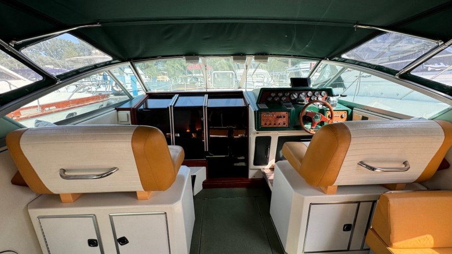 Sea Ray 340 Express Cruiser