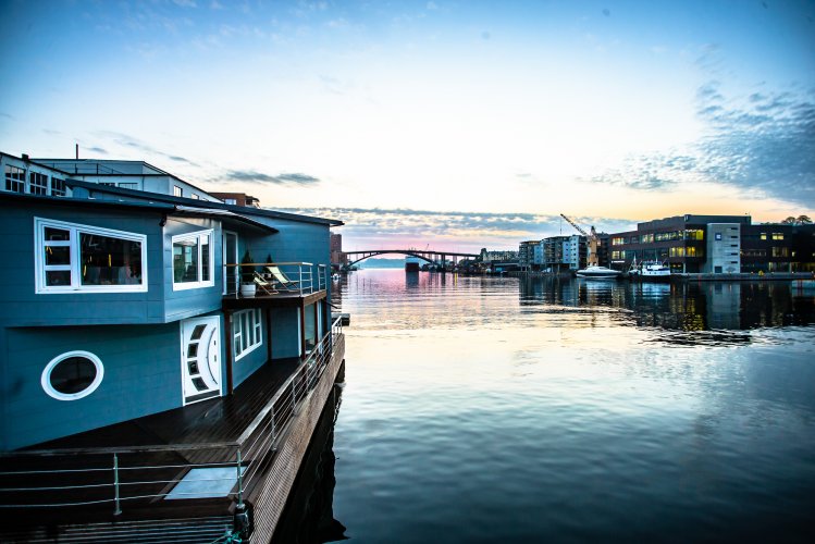 Grey Floating House Houseboat foto: 5