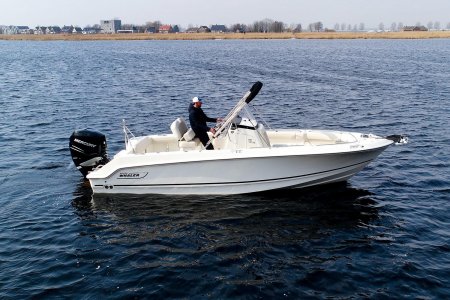 Boston Whaler230 Outrage