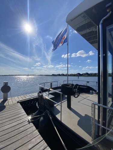 HOMESHIP VaarLoft Volledig Elektrische Houseboat foto: 10