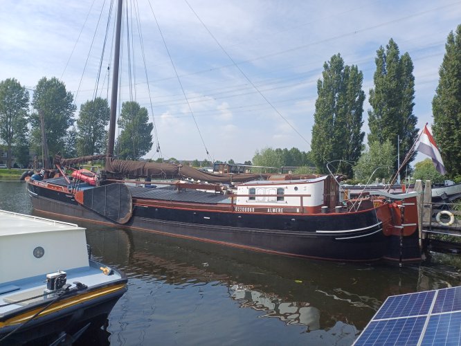 Klipperaak met vaste ligplaats Almere Woonboot foto: 7