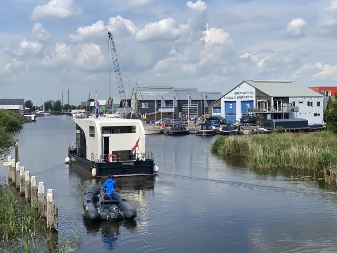 HOMESHIP VaarLoft Volledig Elektrische Houseboat foto: 52