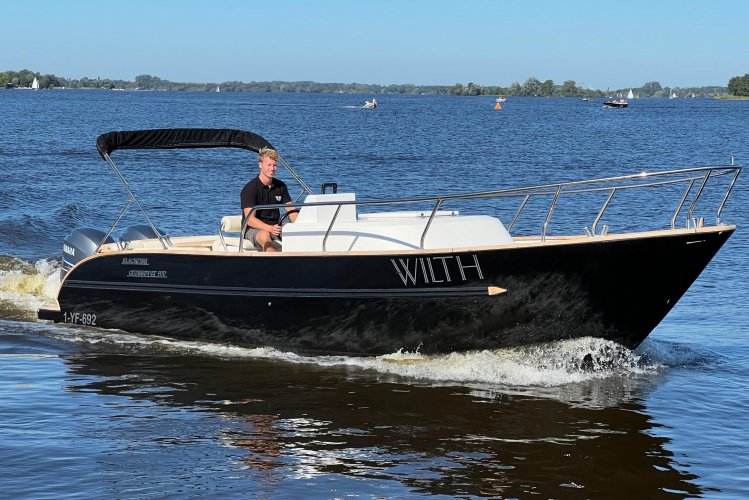 Center Console Blackfish Crossover 900