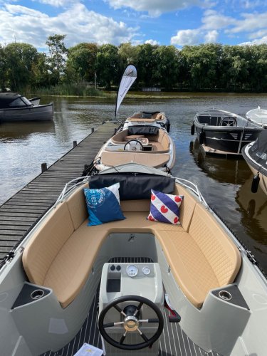 Oud Huijzer 616 tender DEMO 60pk suzuki foto: 7