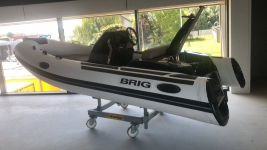 Brig Eagle 4 wit valmex zwarte hull