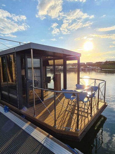 Campi 300 Houseboat