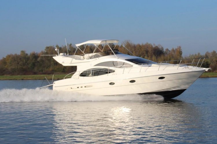 Azimut 42 hoofdfoto: 1