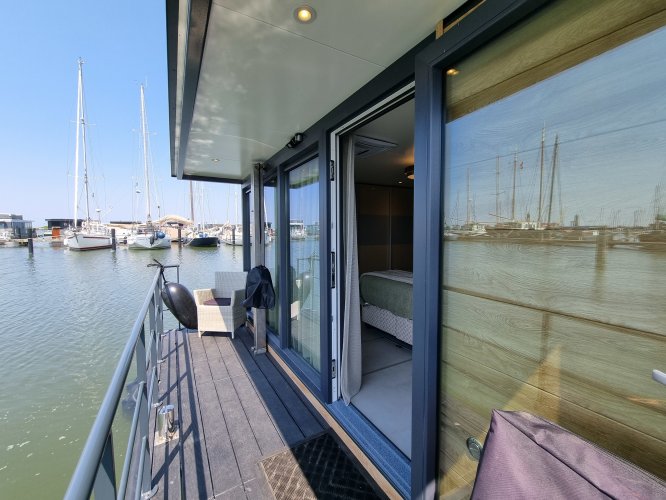 HT Lofts PE Special Houseboat